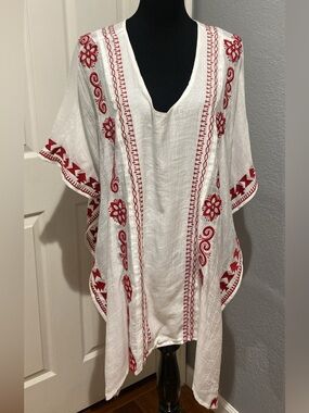 Umgee White Tunic Top with Red Embroidered Detailing